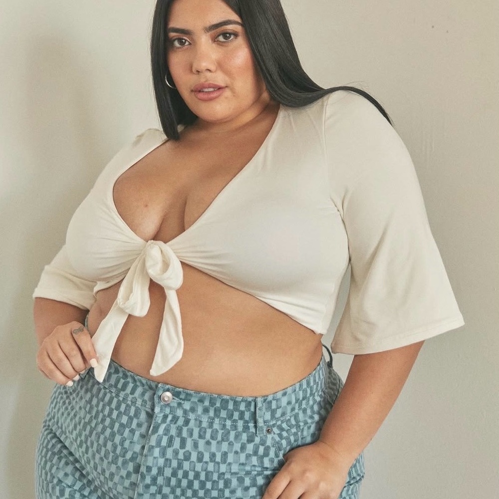Klassy Network Brami *CREAM* not black Tie-Front Crop Top XL